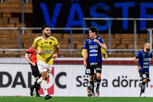 Falkenbergs Edi Sylisufaj jublar efter reduceringen 2-1