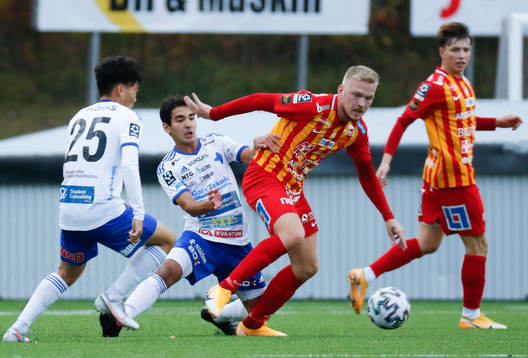 Örebro Syrianska Linus Lamu i kamp med IFK Luleås Isalm Burman