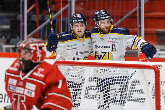 s Christian Sandberg och Zion Nybeck jublar