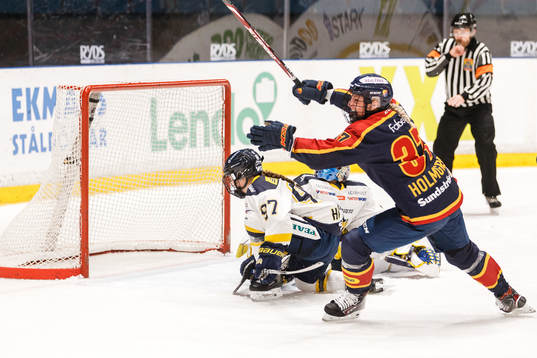 Djurgårdens Josefine Holmgren jublar