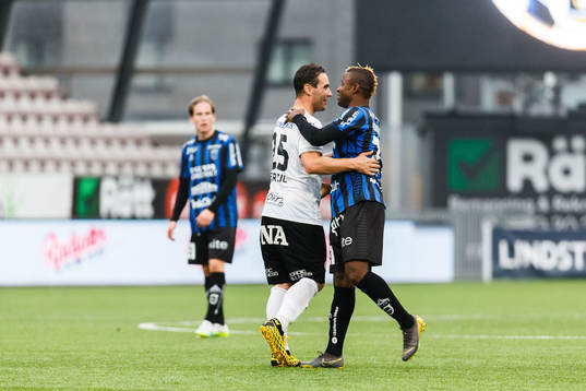 Örebros Nordin Gerzic och Sirius Kennedy Igboananike