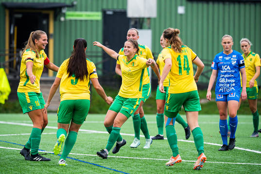 Bollstanäs spelare jublar
