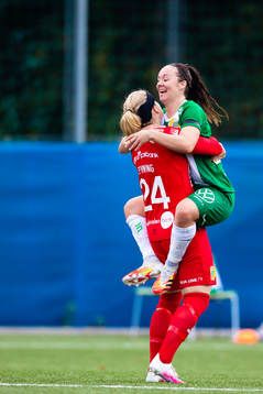 Hammarbys Britta Gynning och June Pedersen jublar
