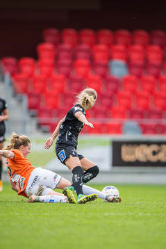 Växjös Ria Öling  och Kristianstads Amanda Edgren