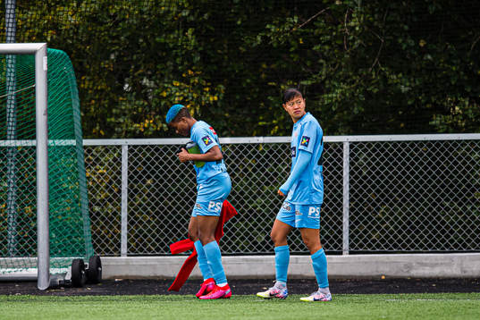 Rasheedat Busayo Ajibade and Ylinn Tennebø of Avaldsnes looks dejected
