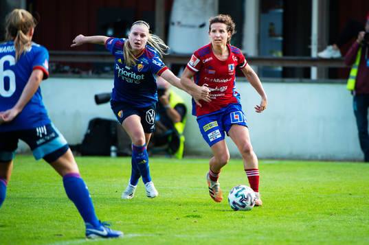 Djurgårdens Camilla Huseby och Vittsjös Elizabeth Eddy