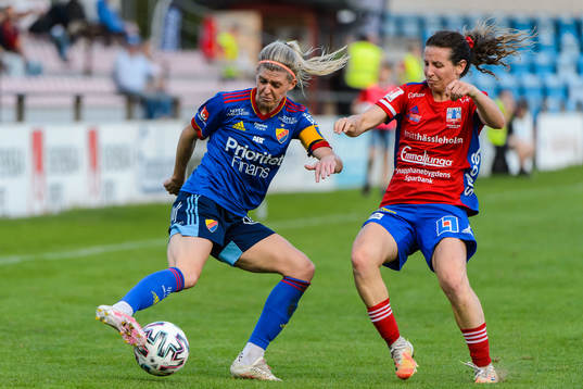 Djurgårdens Olivia Schough och Vittsjös Elizabeth Eddy