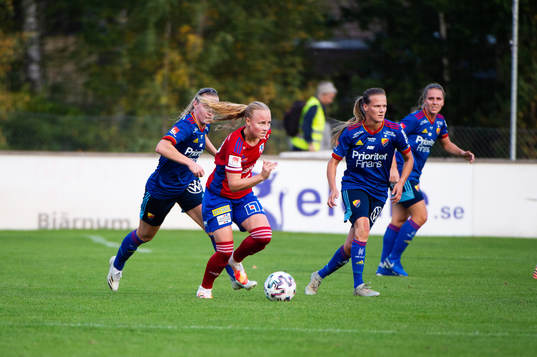 Djurgårdens Camilla Huseby och Vittsjös Ebba Wieder