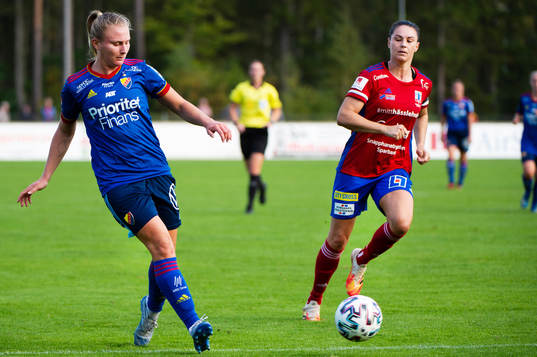 Djurgårdens Rachel Bloznalis och Vittsjös Emily Gielnik