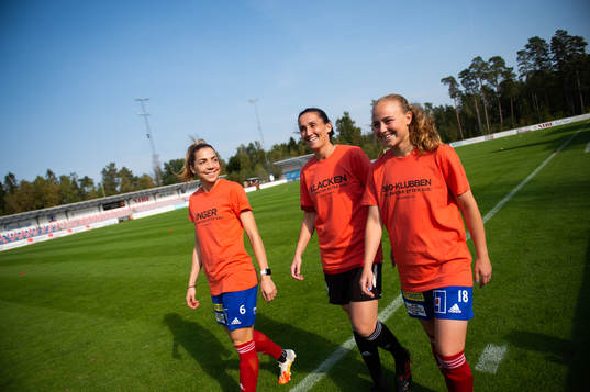 Vittsjös Clara Markstedt, målvakt Shannon Lynn, och Ebba