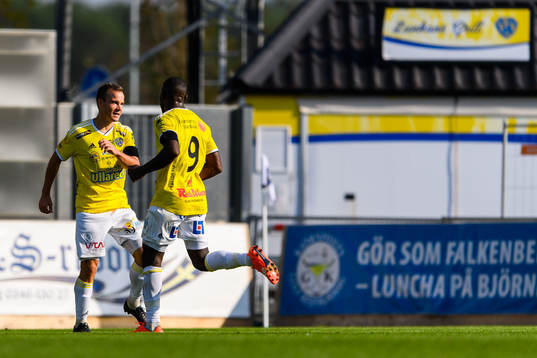 Falkenbergs Anton Wede jublar efter 1-0