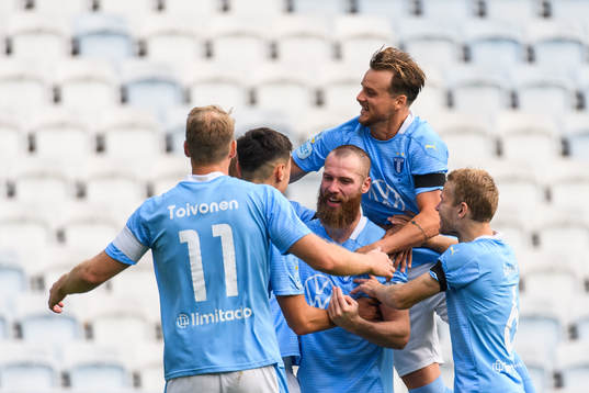 Malmö FFs Eric Larsson jublar med Ola Toivonen, Jo Inge