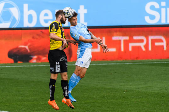 Häckens Oskar Sverrisson och Malmö FFs Arnór Traustason