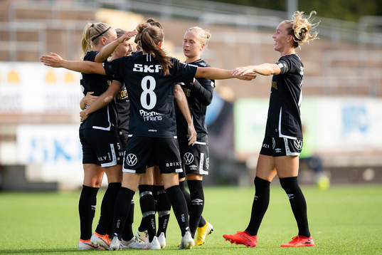 Göteborgs Rebecka Blomqvist jublar med lagkamrater