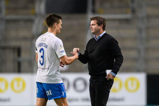 IFK Norrköpings Rasmus Lauritsen jublar med tränare Jens Gustafsson