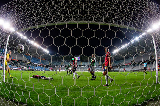 GAIS Richard Yarsuvat skjuter 1-0 bakom Örgrytes målvakt