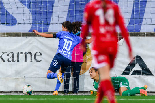 Eskilstunas Loretta Kullashi gör 2-0