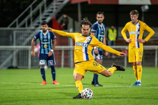 IFK Göteborg Amin Affane slår en straffspark
