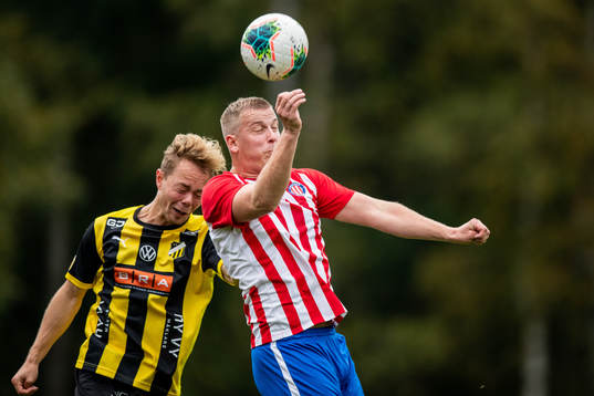 Häckens Adam Andersson och Angereds Emil Berglind