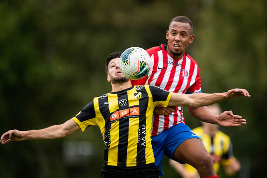 Häckens Kevin Yakob och Angereds Adam Jallow