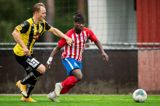 Häckens Adam Andersson och Angereds Abdou Sabally