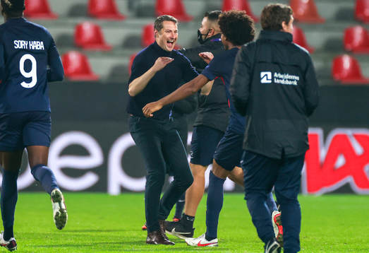  [DK=20200930: Brian Priske, træner FC Midtjylland]