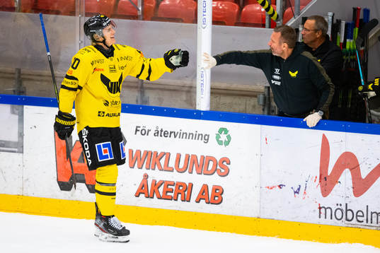 Västerås Isac Skedung jublar