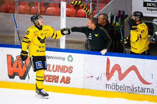 Västerås Isac Skedung jublar