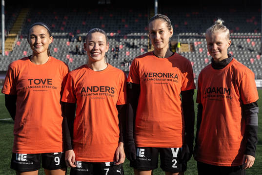 Umeås Lova Lundin, Elin Nilsson, Sanna Kullberg och Nikolina Lundin Lundström poserar för ett porträtt tinför fotbollsmatchen i Damallsvenskan mellan Umeå och Kopparbergs/Göteborg den 3 oktober 2020 i Umeå.
