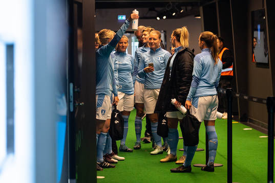 Malmö FFs spelare i spelartunneln