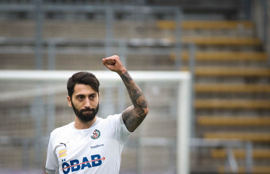Örebros Nahir Besara jublar efter 2-1