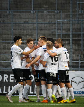 Örebros Deniz Hümmet, Albin Granlund, David Seger och Johan Mårtensson jublar vid Rasmus Karjalainen 3-2 mål