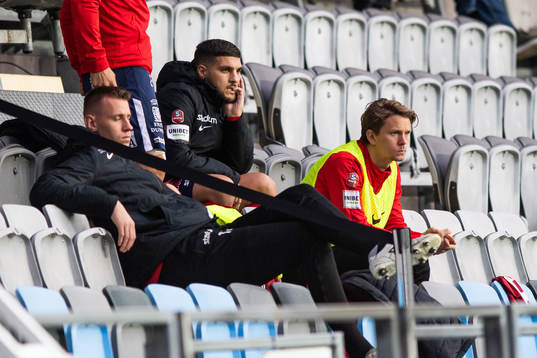 Örgrytes Moestafa El Kabir på läktaren