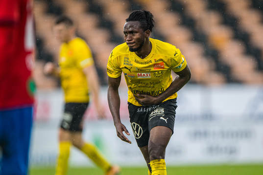 Mjällbys Mamudo Moro   har ont