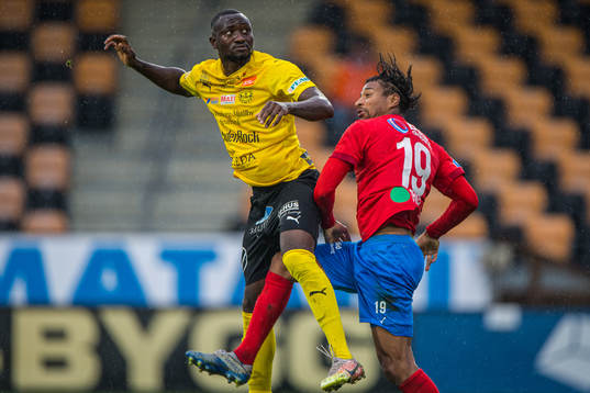 Mjällbys Moses Orwohicho Ogbu  och Helsingborgs Joseph