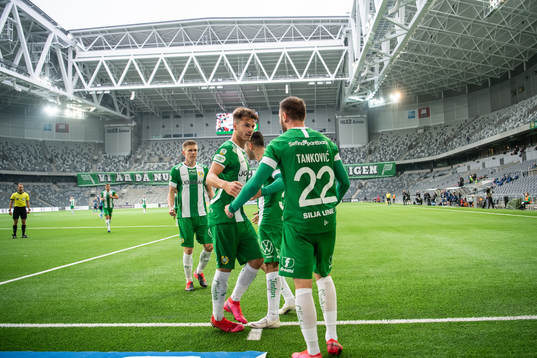 Hammarbys Alexander Kacaniklic och Muamer Tankovic jublar efter 1-0