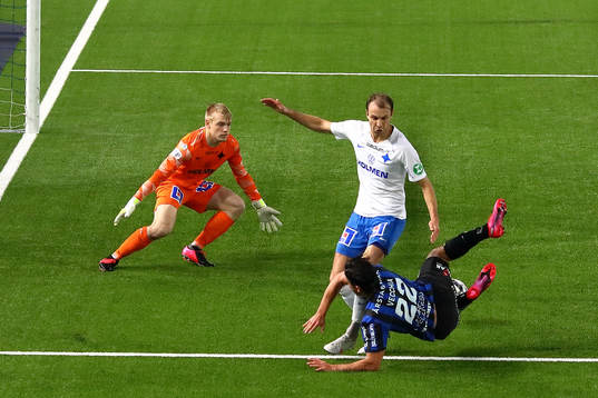 IFK Norrköpings målvakt Isak Pettersson, Lars Krogh