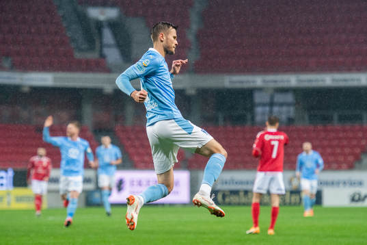 Malmö FFs Arnór Traustason jublar efter 0-1