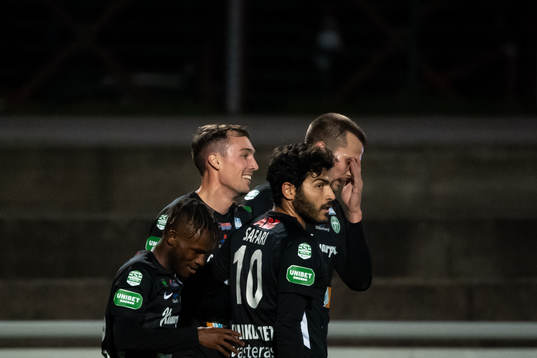 Västerås Filip Tronet jublar med lagkamrater