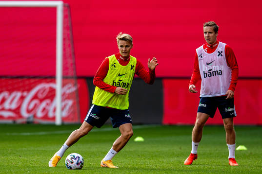 Martin Ødegaard and Stefan Johansen of the Norwegian national football team during a training session on October 5, 2020 in Oslo.
