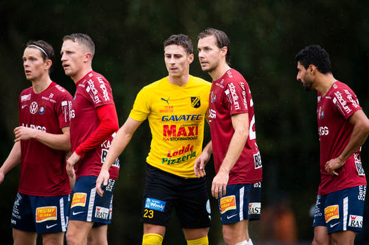 Löddes Kevin Nadarevic och Örgrytes Danny Ervik