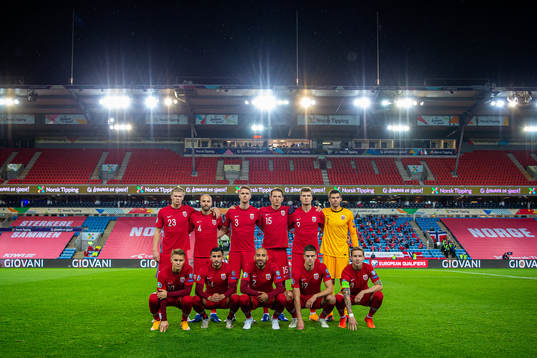 Norway's starting eleven pose for a team photo ahead of the UEFA Euro Qualifier play-off semi-final football match between Norway and Serbia on October 8, 2020 in Oslo. Top left: Erling Braut Haaland, Tore Reginiussen, Kristoffer Ajer, Sander Berge, Alexander Sørloth and goalkeeper Rune Almenning Jarstein. Front left: Martin Ødegaard, Omar Elabdellaoui, Haitam Aleesami, Markus Henriksen and Stefan Johansen.
