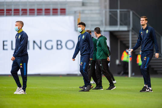 Jesper Karlsson, Daleho Irandust and goalkeeper Tim