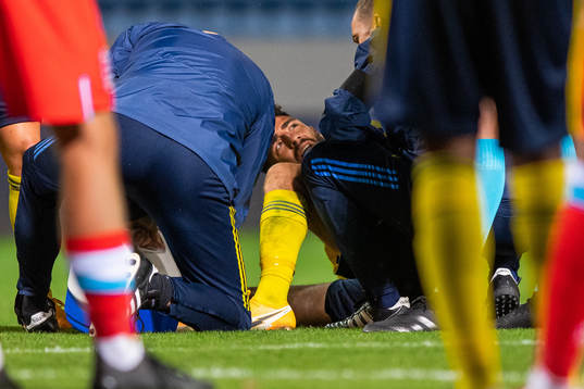 Daleho Irandust of Sweden receives medical attention