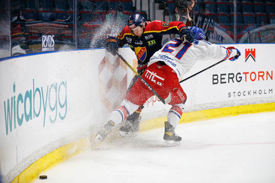 Djurgårdens Michael Haga och Oskarshamns Brian Cooper