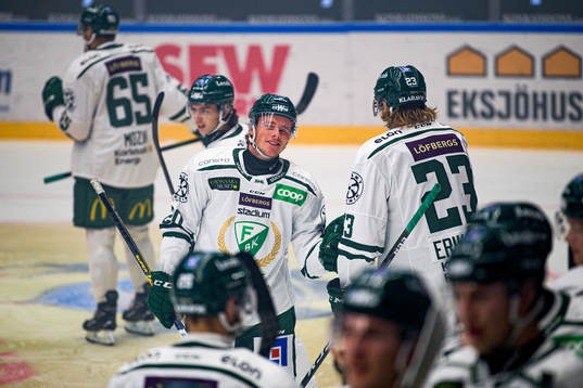 Färjestads Olle Lycksell  jublar efte 0-1