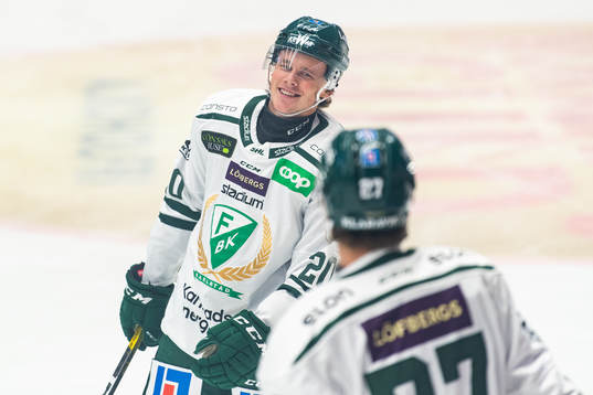 Färjestads Olle Lycksell  jublar