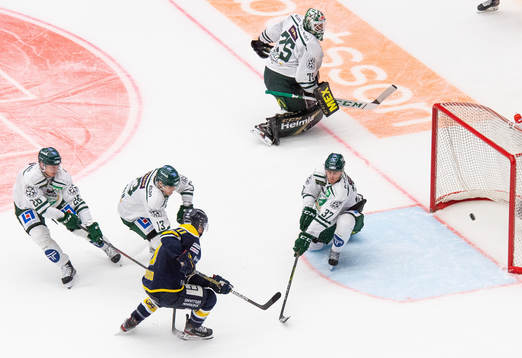 s Simon Önerud oroar framför Färjestads Linus Arnesson,