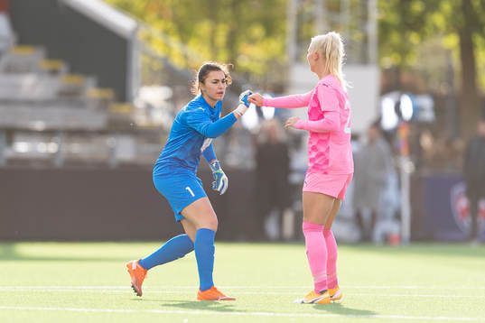 Rosengårds målvakt Zecira Musovic och Sofie Svava