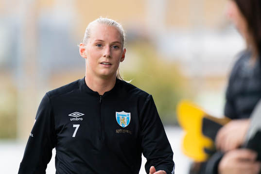 Göteborgs Stina Blackstenius innan fotbollsmatchen i